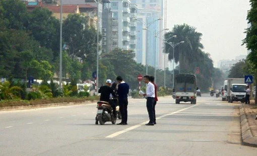 Thị trường càng trầm lắng, khách hàng càng bị “tra tấn” bởi các cuộc gọi chào mời dự án từ môi giới bất động sản