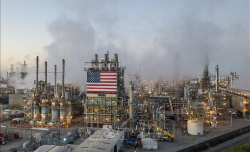 Chiến lược 3 trụ cột nhằm giảm giá dầu của Tổng thống Biden