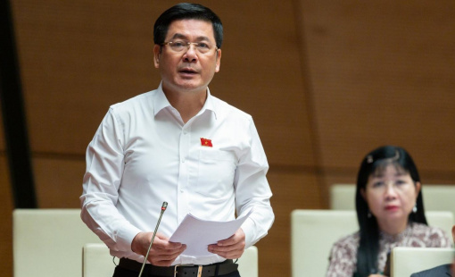 Xăng dầu "thiếu thật" hay "thiếu giả"?