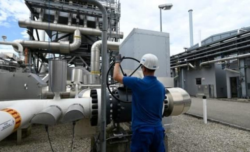 Giá dầu tăng vọt sau đồn đoán OPEC+ giảm sản lượng đến 2 triệu thùng/ngày