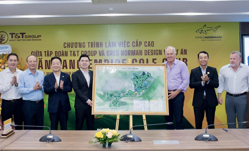 Cú swing đầu tiên của huyền thoại Greg Norman tại sân golf Văn Lang Empire