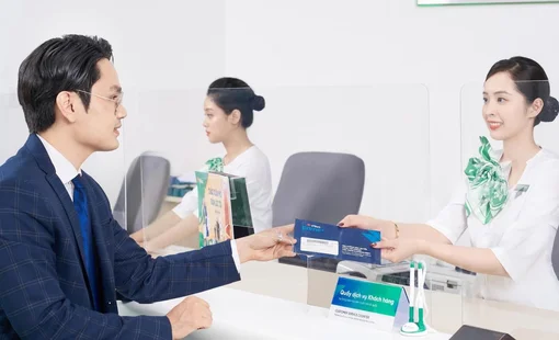 Áp lực lãi suất đè nặng, các ngân hàng chống đỡ ra sao?