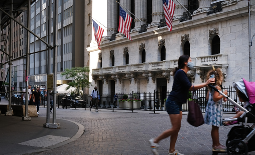 Dow Jones sụt hơn 600 điểm bởi kỳ vọng Fed vẫn mạnh tay nâng lãi suất