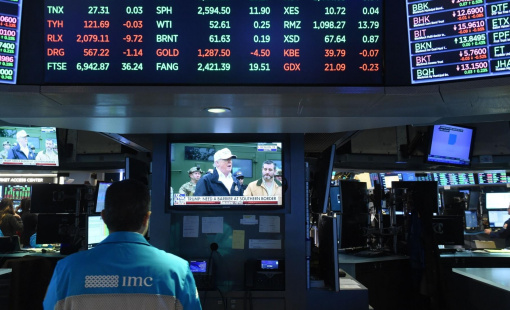 Dow Jones khép lại tháng tăng điểm mạnh nhất tính từ năm 1976