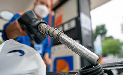 Giá xăng tăng hơn 1.100 đồng/lít, lên sát mốc 24.000 đồng