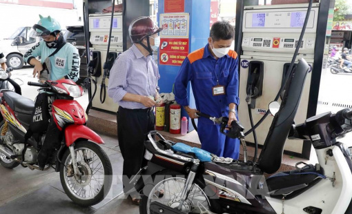 Rút ngắn thời gian điều hành giá xăng có khả thi?