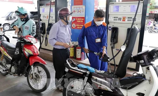 Rút ngắn thời gian điều hành giá xăng có khả thi?