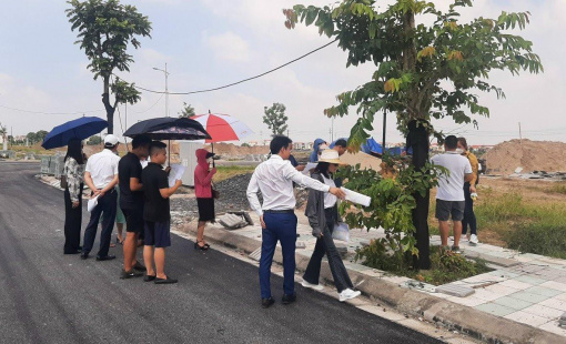 Thị trường bất động sản khó chồng khó, nhà đầu tư đang phải “tự cứu” lấy mình?