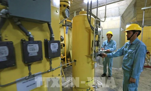 Nhu cầu tiêu thụ tăng cao, doanh nghiệp sản xuất điện “tỏa sáng”