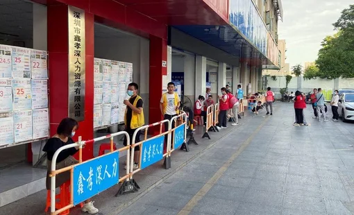 Lao động trẻ Trung Quốc bỏ nhà máy vì "việc nặng lương thấp": Ngành mũi nhọn lung lay nghiêm trọng