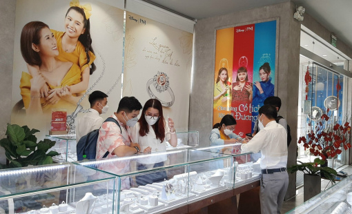 PNJ lãi gần 1.500 tỷ đồng trong 10 tháng, vượt kế hoạch năm