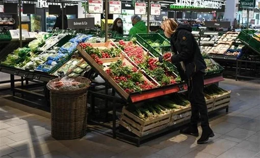Người tiêu dùng Đức cắt giảm chi tiêu trong bối cảnh lạm phát cao