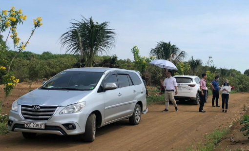 Thảm cảnh của môi giới bất động sản: Ô tô trước đón đưa nhà đầu tư đi xem đất giờ đăng ký chạy Grab kiếm sống qua ngày