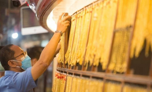 Nhà đầu tư bán mạnh ngay khi vàng chạm ngưỡng giá cao