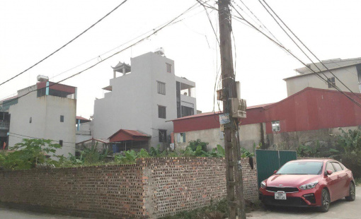 Đất làng quê có giá gần 200 triệu đồng/m2 trước thềm lên phố