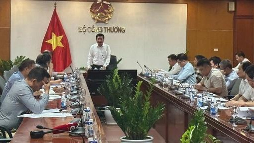 Các "anh cả" đầu mối xăng dầu họp bàn đảm bảo nguồn cung