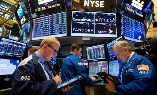 Dow Jones sụt 500 điểm sau thông điệp chính sách mới nhất từ Fed