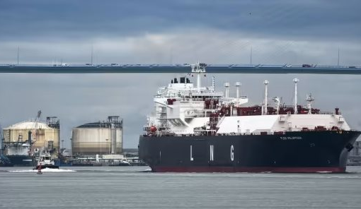 Giá khí đốt tại châu Âu giảm mạnh, thương nhân quyết "găm hàng", cho tàu trôi dạt ngoài khơi để chờ giá cao hơn