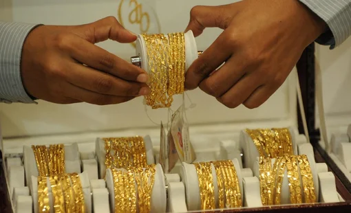 Giá vàng đảo chiều vọt mạnh theo "tín hiệu Trung Quốc"