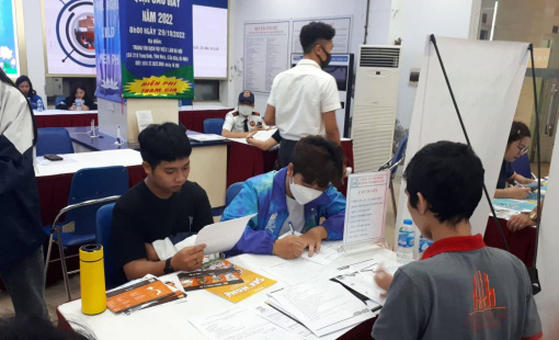 Thiếu lao động dịp cuối năm