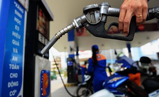 Yêu cầu các ngân hàng cấp tín dụng cho doanh nghiệp đầu mối nhập khẩu xăng dầu
