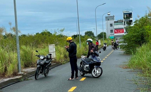 Nhà đầu tư bất động sản: “Mấy tháng nay, tôi sống bằng tiền cầm sổ đỏ”