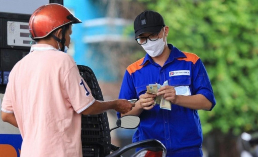 Giá xăng dầu tiếp tục giảm mạnh