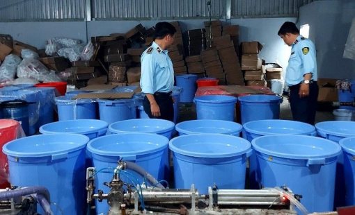 TP.HCM: Phát hiện xưởng sản xuất dầu gội, sữa tắm giả lớn nhất từ trước đến nay