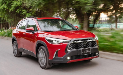 Top xe bán chạy tháng 11: Toyota Corolla Cross dẫn đầu, Ford có 3 đại diện