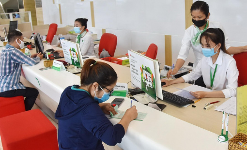 Lãi suất huy động đột biến, vẫn có 16 ngân hàng cam kết giảm lãi suất cho vay