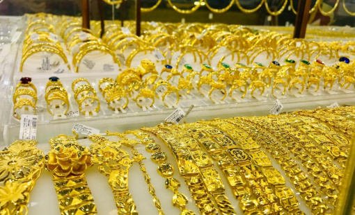 Giá vàng SJC đi ngang bất chấp vàng thế giới lao dốc mạnh