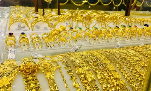Giá vàng SJC đi ngang bất chấp vàng thế giới lao dốc mạnh