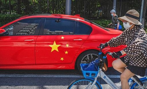 Giới chức Trung Quốc cam kết bình ổn kinh tế, chứng khoán vẫn sụt mạnh