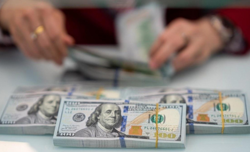 Chênh lệch giữa lãi suất VND và USD liên ngân hàng bị dát mỏng