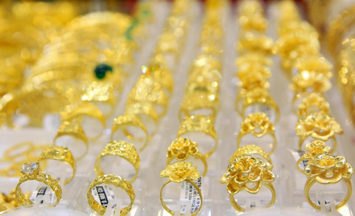 Giá vàng SJC “bất động” bất chấp giá vàng thế giới đi xuống