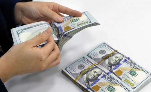 Tỷ giá trung tâm giảm phiên thứ bảy liên tiếp, ngân hàng hạ nhiệt giá bán USD
