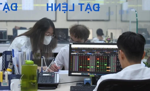 Vẫn là tiền ngoại giúp VN-Index lấy lại mốc 1.000 điểm