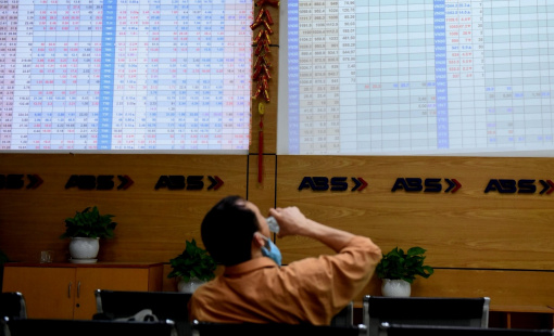 VN-Index chốt phiên cuối cùng năm tại 1.007 điểm, để mất gần 33% so với đầu năm 2022