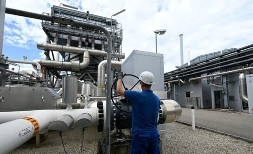 Giá dầu vẫn tăng sau một năm trồi sụt kỷ lục