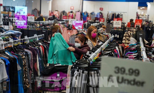 Lạm phát cao "phủ bóng" lên mùa mua sắm ở Mỹ