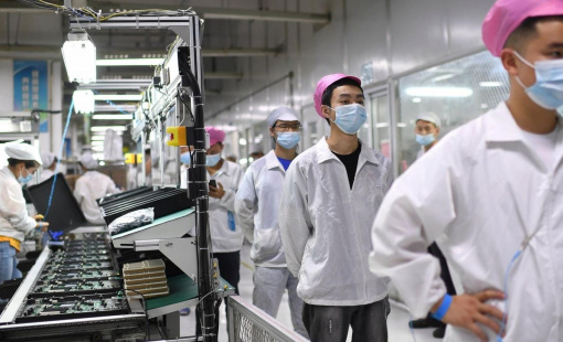 Nhà máy iPhone lớn nhất “hỗn loạn”, Foxconn giảm doanh thu, thị phần Apple đi xuống