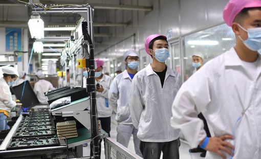 Nhà máy iPhone lớn nhất “hỗn loạn”, Foxconn giảm doanh thu, thị phần Apple đi xuống