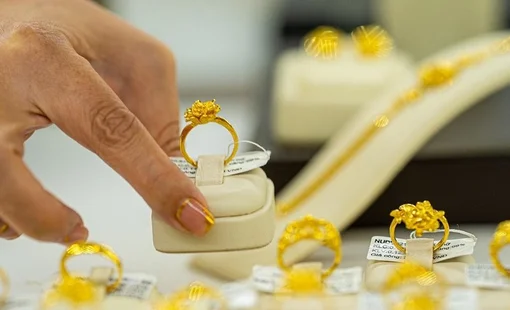 Giá vàng quay đầu giảm mạnh sau khi một chỉ số quan trọng được công bố