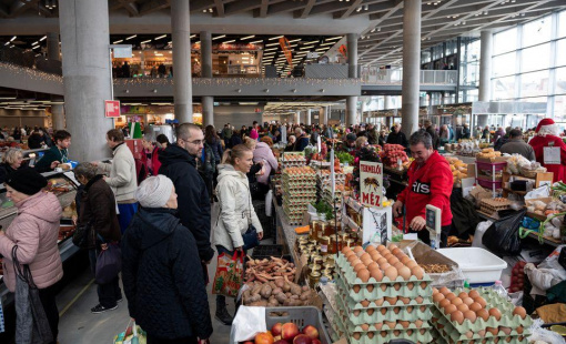 Người dân Đông Âu "thắt lưng buộc bụng" trước lễ Giáng sinh