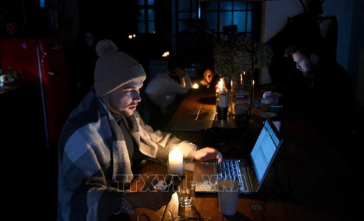 Ukraine không thể khôi phục hệ thống năng lượng, người dân phải làm quen cảnh mất điện