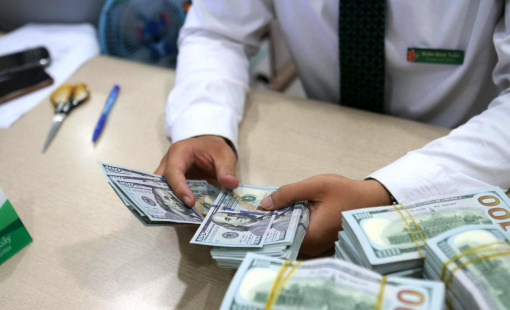 Ngân hàng Nhà nước giảm giá bán lần thứ tư liên tiếp, tỷ giá USD/VND rơi sâu