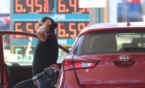 Vì sao chênh lệch giá xăng giữa các bang tại Mỹ lên tới gần 2 USD/gallon?