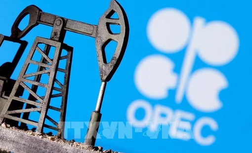 OPEC+ hạ dự báo nguồn cung dầu dư thừa trên thị trường
