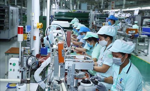 Bảo vệ quyền lợi người lao động, thương lượng tăng lương tối thiểu vùng