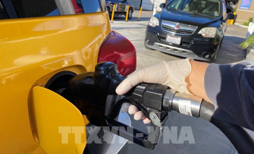 Giá xăng tại Mỹ giảm liên tiếp trong 70 ngày